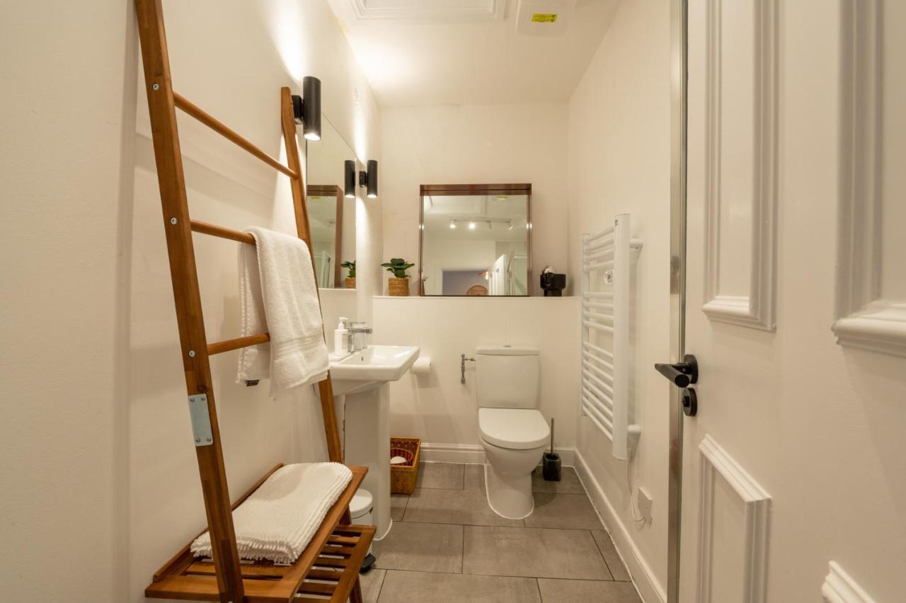 Contemporary Apartment On The Historic Rows Chester Kültér fotó