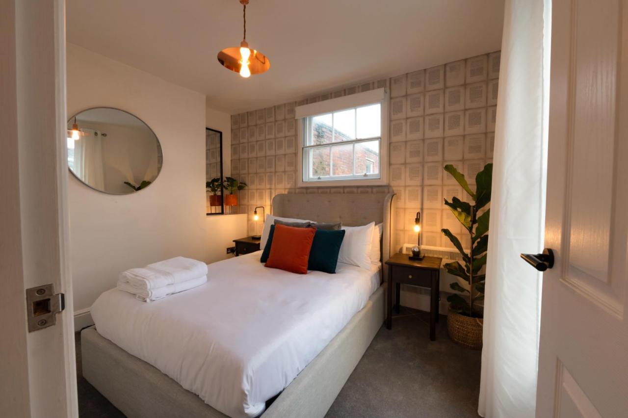 Contemporary Apartment On The Historic Rows Chester Kültér fotó